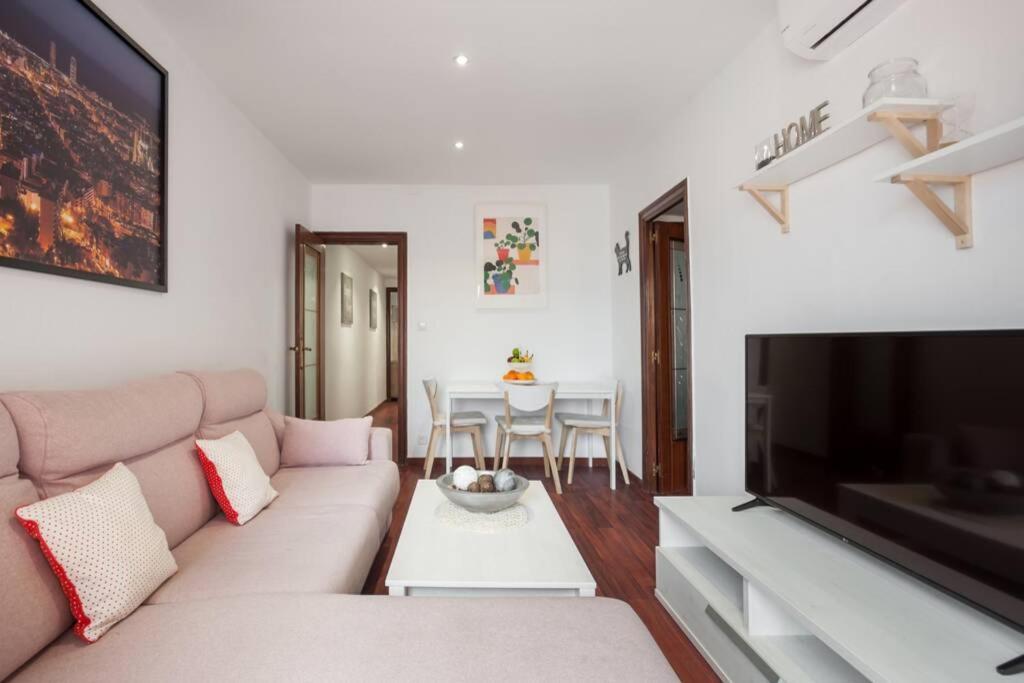 Habitaciones Camp Nou Apartment لوسبيتاليت دي يوبريغات المظهر الخارجي الصورة